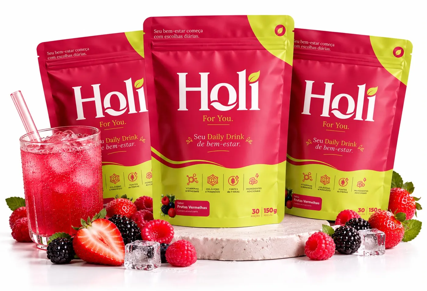 Três pouches Holi For You com copo do drink e frutas vermelhas